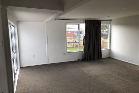 Photo of property in 12 Riversdale Drive, Merrilands, New Plymouth, 4312