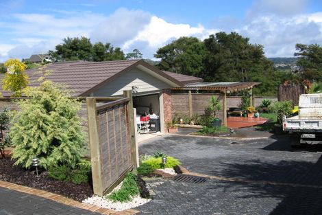 Photo of property in 27 Mckinley Road, Sunnyvale, Auckland, 0612