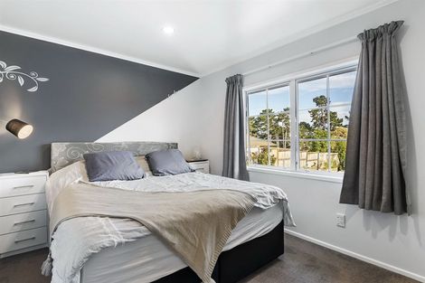 Photo of property in 44 Glenbervie Crescent, Massey, Auckland, 0614