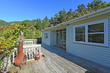 Photo of property in 82 Wyndham Road, Pinehaven, Upper Hutt, 5019