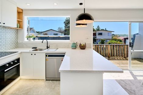 Photo of property in 39 Edgecombe Street, Newlands, Wellington, 6037