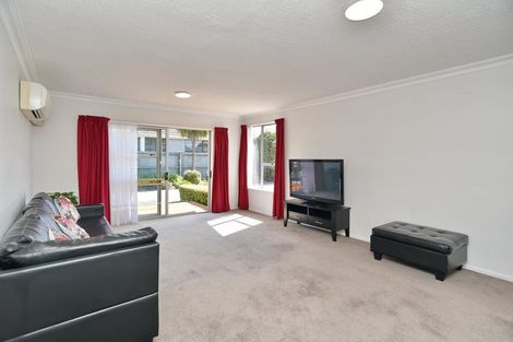 Photo of property in 2/11 Tuckers Road, Redwood, Christchurch, 8051