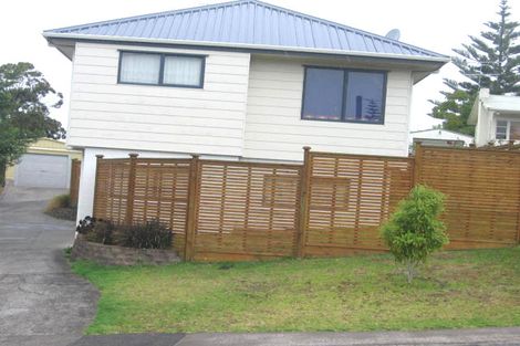 Photo of property in 1/5 Ellice Road, Totara Vale, Auckland, 0629