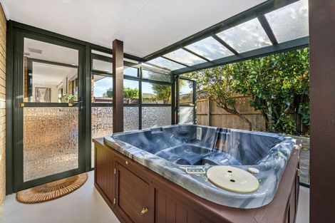 Photo of property in 1/11 Carniew Place, Dannemora, Auckland, 2016