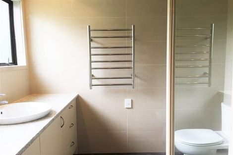 Photo of property in 24 Kereru Street, Henderson, Auckland, 0612