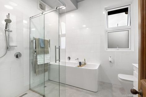 Photo of property in 60 Glenmore Street, Northland, Wellington, 6012