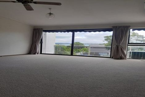 Photo of property in 2/126 Island Bay Road, Beach Haven, Auckland, 0626