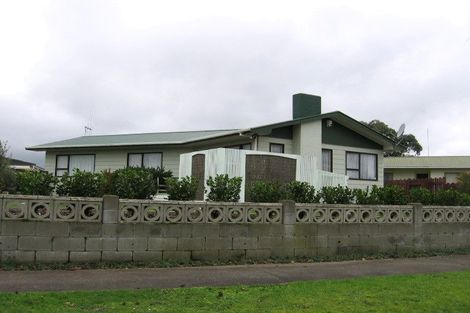 Photo of property in 23 Hillcrest Drive, Kelvin Grove, Palmerston North, 4414