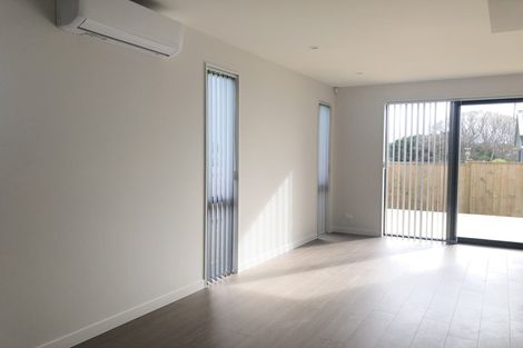 Photo of property in 4/21 Akoranga Drive, Northcote, Auckland, 0627