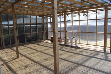 Photo of property in 10 Ingleby Place, Kelston, Auckland, 0602