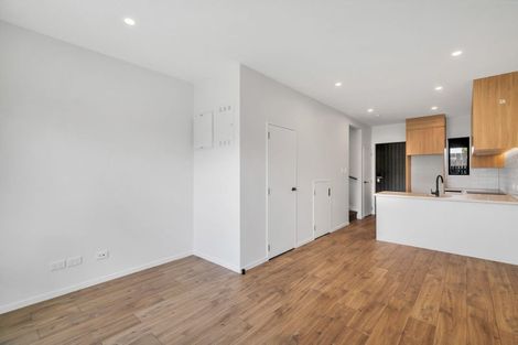 Photo of property in 5/89 Beach Road, Te Atatu Peninsula, 0610