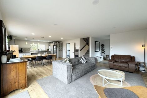 Photo of property in 2/63 Pupuke Road, Birkenhead, Auckland, 0627