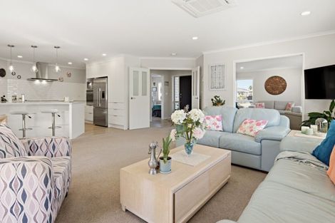 Photo of property in 37 Santa Monica Drive, Papamoa Beach, Papamoa, 3118