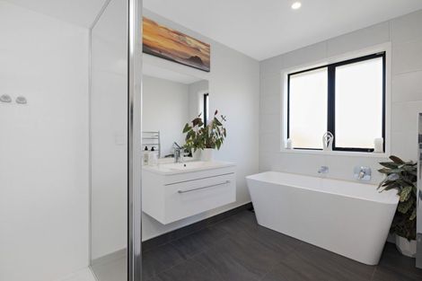 Photo of property in 11 Tiria Drive, Papamoa Beach, Papamoa, 3118