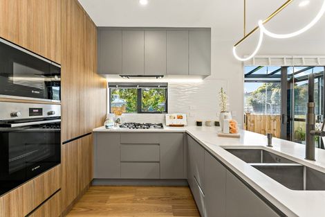 Photo of property in 2c Meadway, Sunnyhills, Auckland, 2010