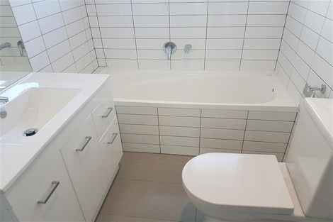 Photo of property in 4d Binsted Road, New Lynn, Auckland, 0600