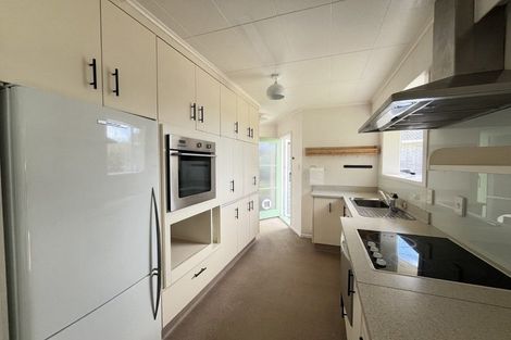 Photo of property in 9 Nimmo Avenue West, Waikanae, 5036