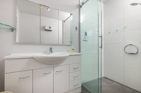 Photo of property in 2/37 Shakespeare Road, Milford, Auckland, 0620