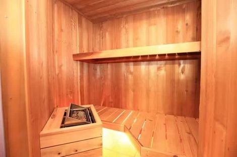 Photo of property in 4 Bennett Grove, Newlands, Wellington, 6037