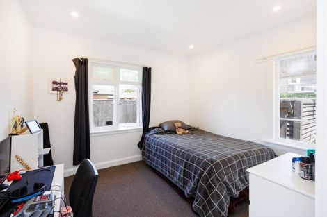 Photo of property in 16 Thomson Street, West End, Palmerston North, 4412