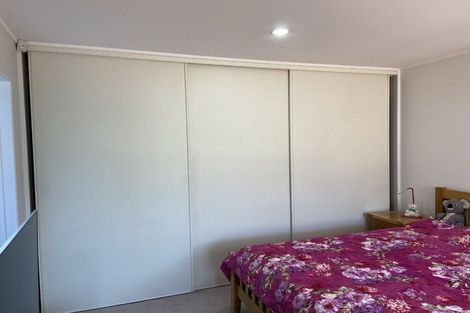 Photo of property in 74 Kingdale Road, Henderson, Auckland, 0610