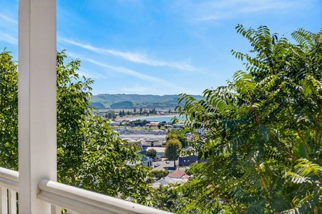 Photo of property in 1 Denholm Road, Hospital Hill, Napier, 4110