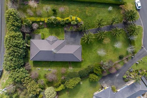 Photo of property in 10 Gleaming Place, Waiuku, 2123