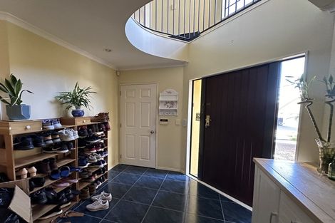 Photo of property in 8 Canonbie Place, East Tamaki Heights, Auckland, 2016