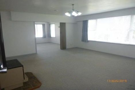 Photo of property in 2 Nielsen Place, Massey, Auckland, 0614