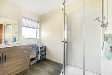 Photo of property in 6 Santiago Crescent, Unsworth Heights, Auckland, 0632