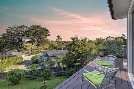 Photo of property in 127 Whangaparaoa Road, Red Beach, 0932