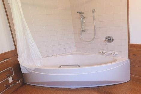 Photo of property in 5 Telephone Road, Birkenhead, Auckland, 0626