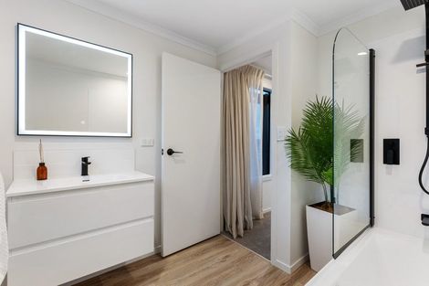 Photo of property in 23 Melandra Road, Stanmore Bay, Whangaparaoa, 0932