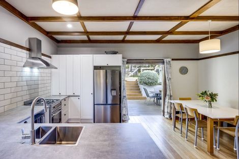 Photo of property in 82 Napier Terrace, Hospital Hill, Napier, 4110