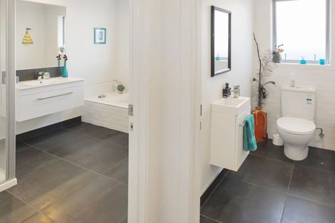 Photo of property in 10 Godwit Court, Foxton Beach, Foxton, 4815