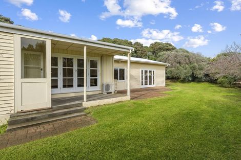 Photo of property in 325 Te Horo Beach Road, Te Horo Beach, Otaki, 5581