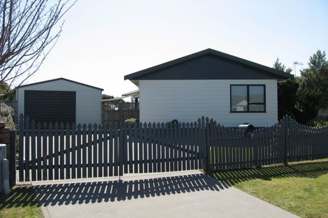 Photo of property in 22 Rosewood Place, Paraparaumu, 5032