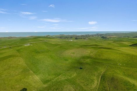 Photo of property in 177 Rehutai Road, Baylys Beach, 0377