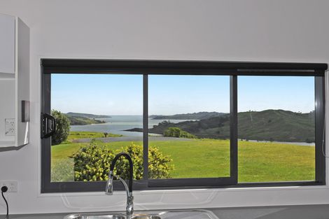 Photo of property in 15 Tamahunga Road, Kaiwaka, 0573