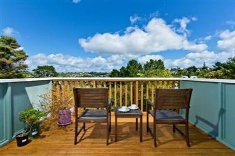 Photo of property in 1/60 Woodlands Crescent, Browns Bay, Auckland, 0630