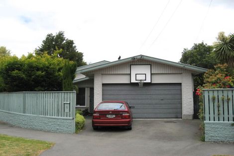 Photo of property in 6 Shirldale Place, Avonhead, Christchurch, 8042