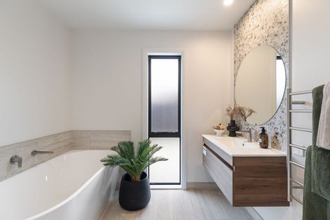Photo of property in 7 Rangeview Drive, Kelvin Grove, 4414