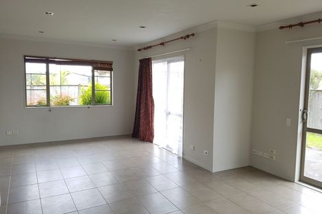Photo of property in 2 Graham Collins Drive, Windsor Park, Auckland, 0632