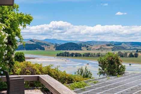 Photo of property in 290 Poraiti Road, Poraiti, Napier, 4182