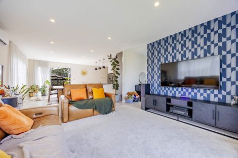 Photo of property in 14 Ropere Street, Kumeu, 0810