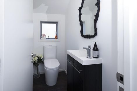 Photo of property in 42a The Esplanade, Eastern Beach, Auckland, 2012