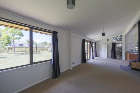 Photo of property in 28 Shoemaker Road, Waipu, 0510