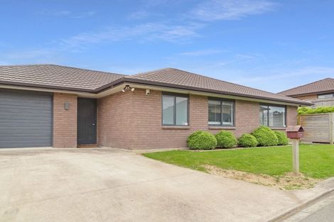 Photo of property in 76 Sunstone Crescent, Timberlea, Upper Hutt, 5018