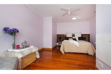 Photo of property in 24 Howard Road, Northcote, Auckland, 0627
