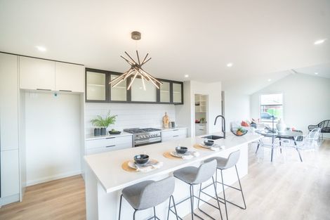 Photo of property in 16 Atlantic Drive, Fitzherbert, Palmerston North, 4410